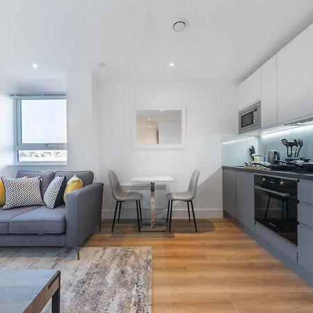 Modern Studio Apartment In East Grinstead Extérieur photo