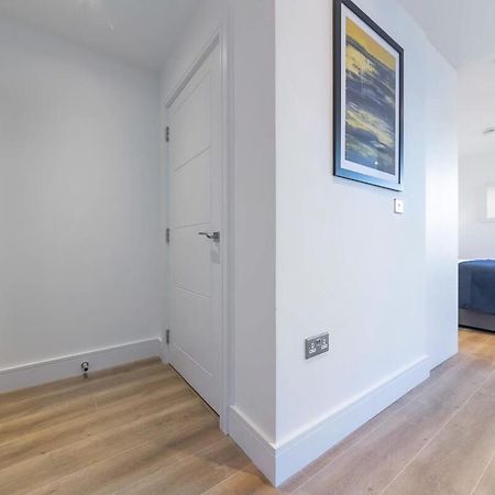 Modern Studio Apartment In East Grinstead Extérieur photo
