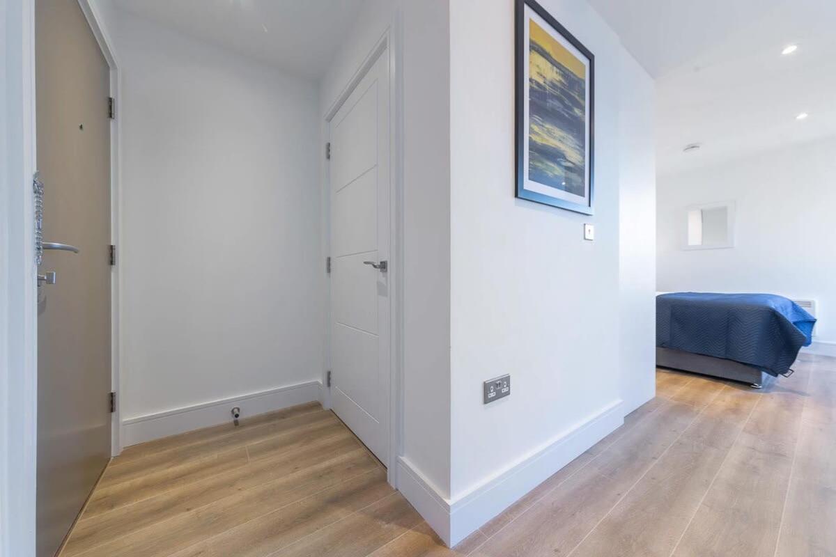 Modern Studio Apartment In East Grinstead Extérieur photo