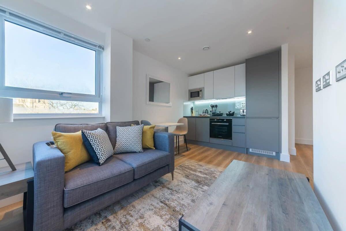 Modern Studio Apartment In East Grinstead Extérieur photo