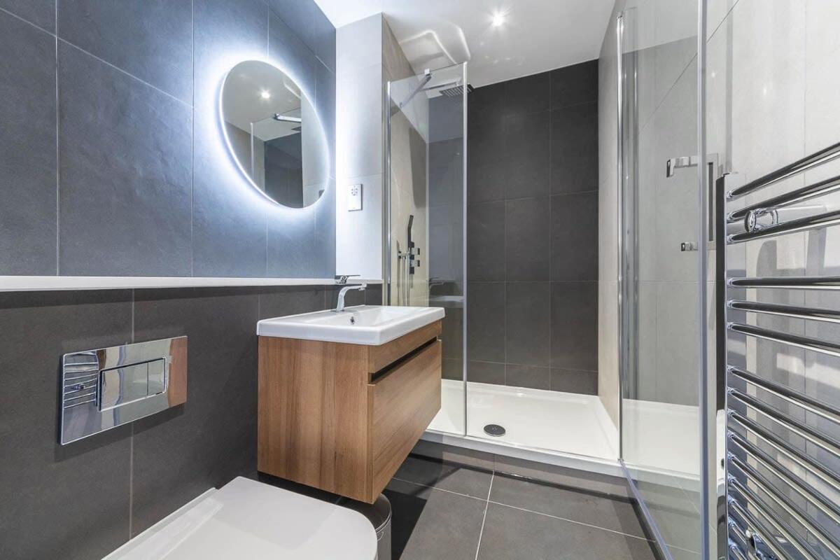 Modern Studio Apartment In East Grinstead Extérieur photo